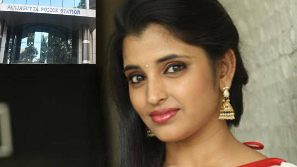 Anchor Shyamala : పోలీసు స్టేషన్ మెట్లు ఎక్కిన యాంకర్ శ్యామల… హైకోర్టుకి వెళ్లినా… తప్పలేదు