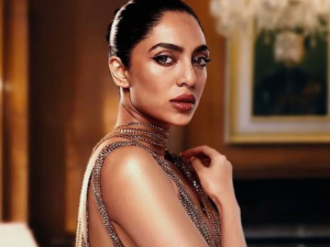 Sobhita Akkineni: చీకట్లో అక్కినేని కోడలు.. భయపెడుతుందా