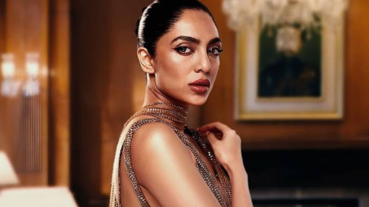 Sobhitha Dulipala: అక్కినేని ఫ్యామిలీకి షాక్.. శోభిత ఇలా చేస్తుందేంటి..?