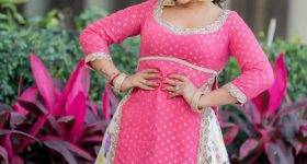 Urvashi Rautela: అల్ట్రా స్టైలిష్ లుక్ లో బాలయ్య బ్యూటి.. కుర్రాళ్లు తట్టుకోవడం కష్టమే మామా..