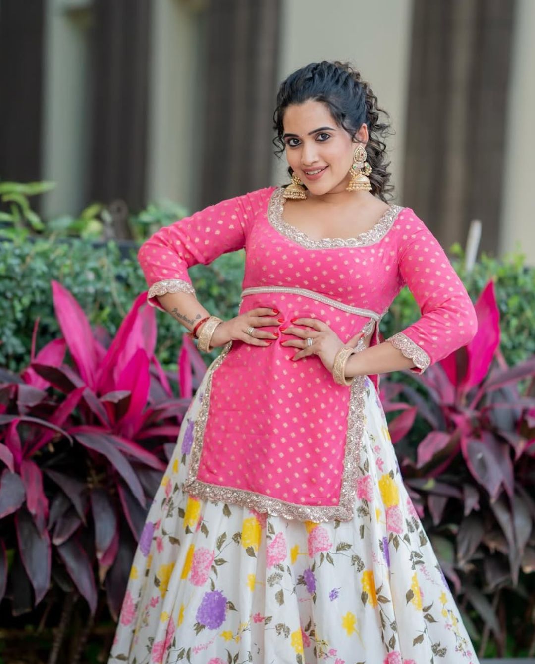 Sravanthi Chokarapu : పింక్ డ్రెస్ లో ట్రెడిషినల్ లుక్ లో స్రవంతి అందాలకు ఫిదా అవ్వాల్సిందే..