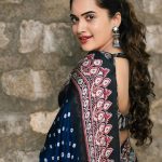 Sravanthi Chokarapu : బ్లూ శారీలో మతిపోగొడుతున్న యాంకర్ స్రవంతి..