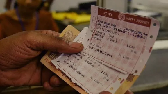 Railways Tickets Booking: మీరు బుక్ చేసుకున్న టికెట్ వేరకొకరికి అమ్ముతున్నారా? అయితే, జైల్లో ఊచలు లెక్కించాల్సిందే!
