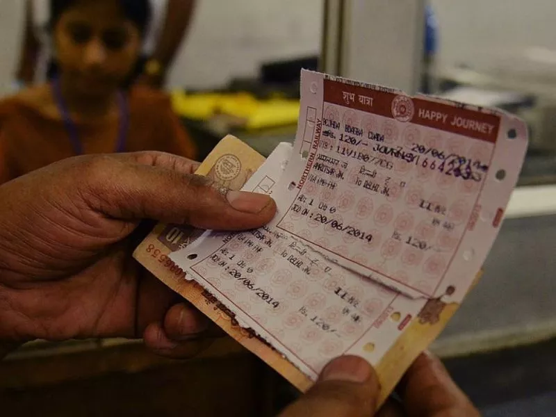 Railways Tickets Booking: మీరు బుక్ చేసుకున్న టికెట్ వేరకొకరికి అమ్ముతున్నారా? అయితే, జైల్లో ఊచలు లెక్కించాల్సిందే!