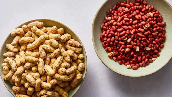 Raw Vs Roasted Peanuts:  వేయించిన లేదా పచ్చి వేరుశనగ, రెంటింట్లో ఏది ఆరోగ్యానికి మంచిది ?