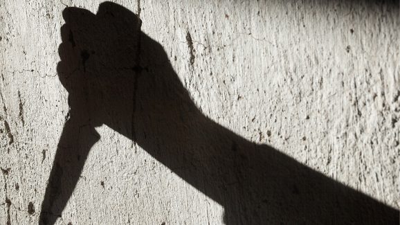 Brutal Murder: వ్యక్తిని చంపి.. చెయ్యి నరికి తీసుకెళ్లిన దుండగులు.. కొవ్వూరులో దారుణం