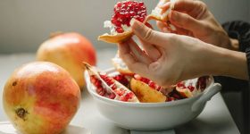 Pomegranate: దానిమ్మ కాయలు ఇలా ఉంటే తియ్యగా ఉంటాయి.. కొనేటప్పుడు ఇవి గమనించండి