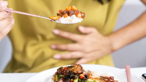 Spicy Food: వేసవిలో ఎక్కువ కారంగా ఉండే ఆహారం తింటే ఎన్ని సమస్యలో తెలుసా..?