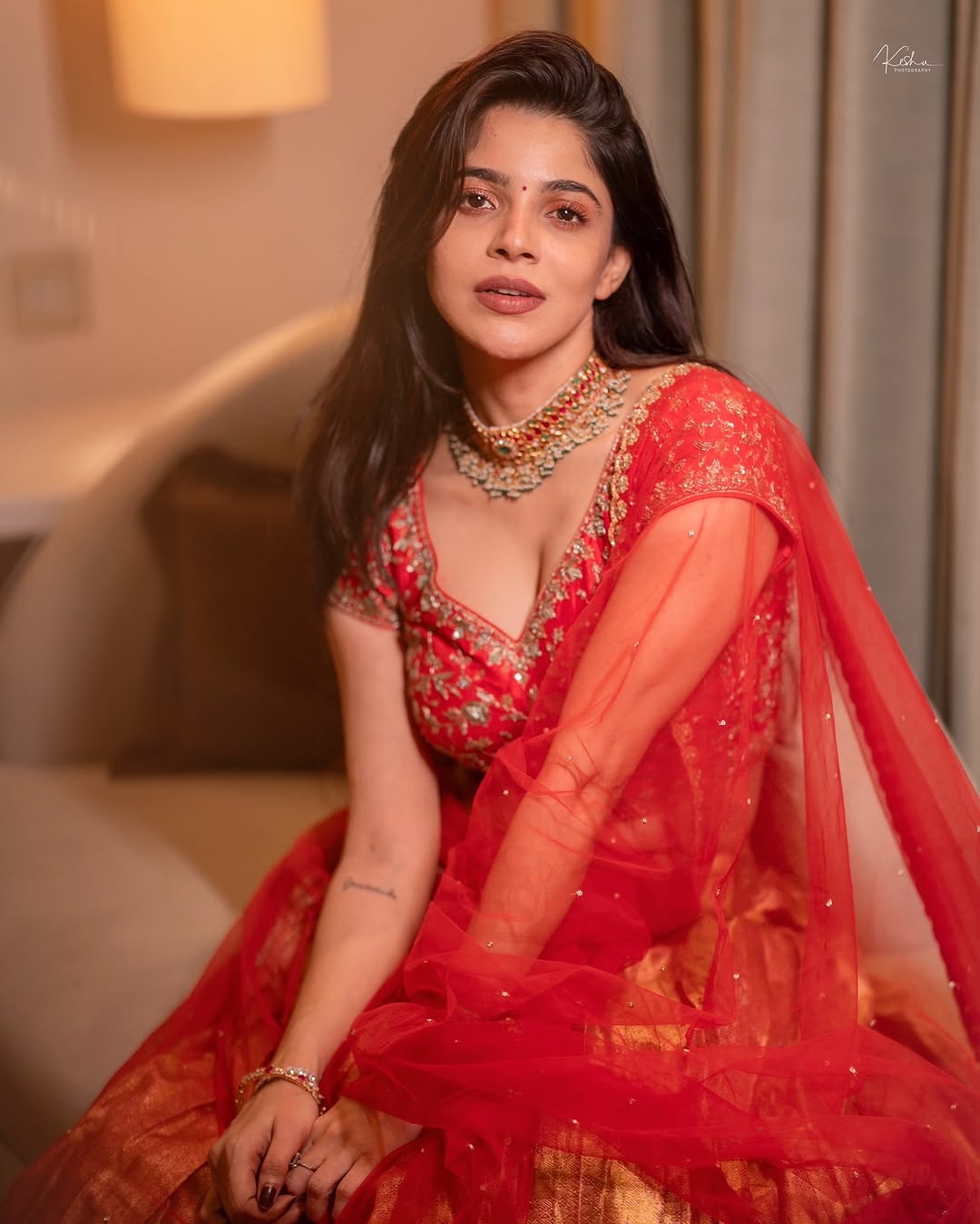 Divya Bharathi Photo Gallery