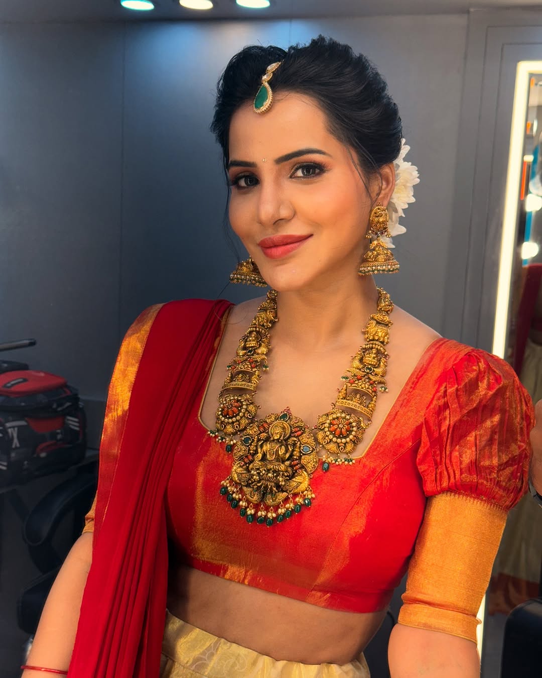 Actress Ashu Reddy Photo Gallery