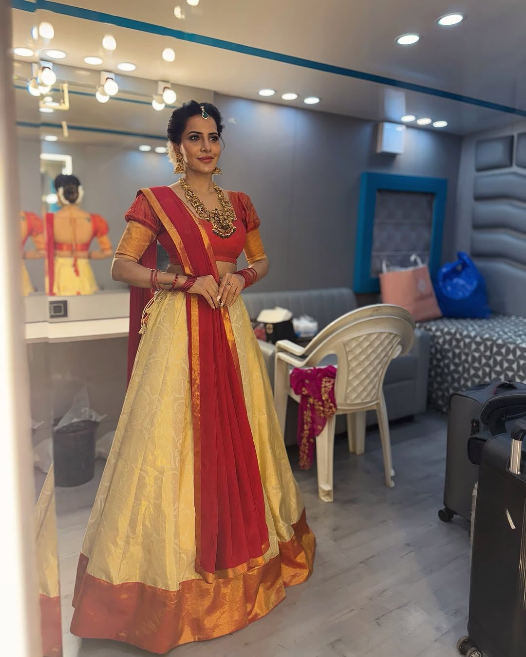 Actress Ashu Reddy Photo Gallery