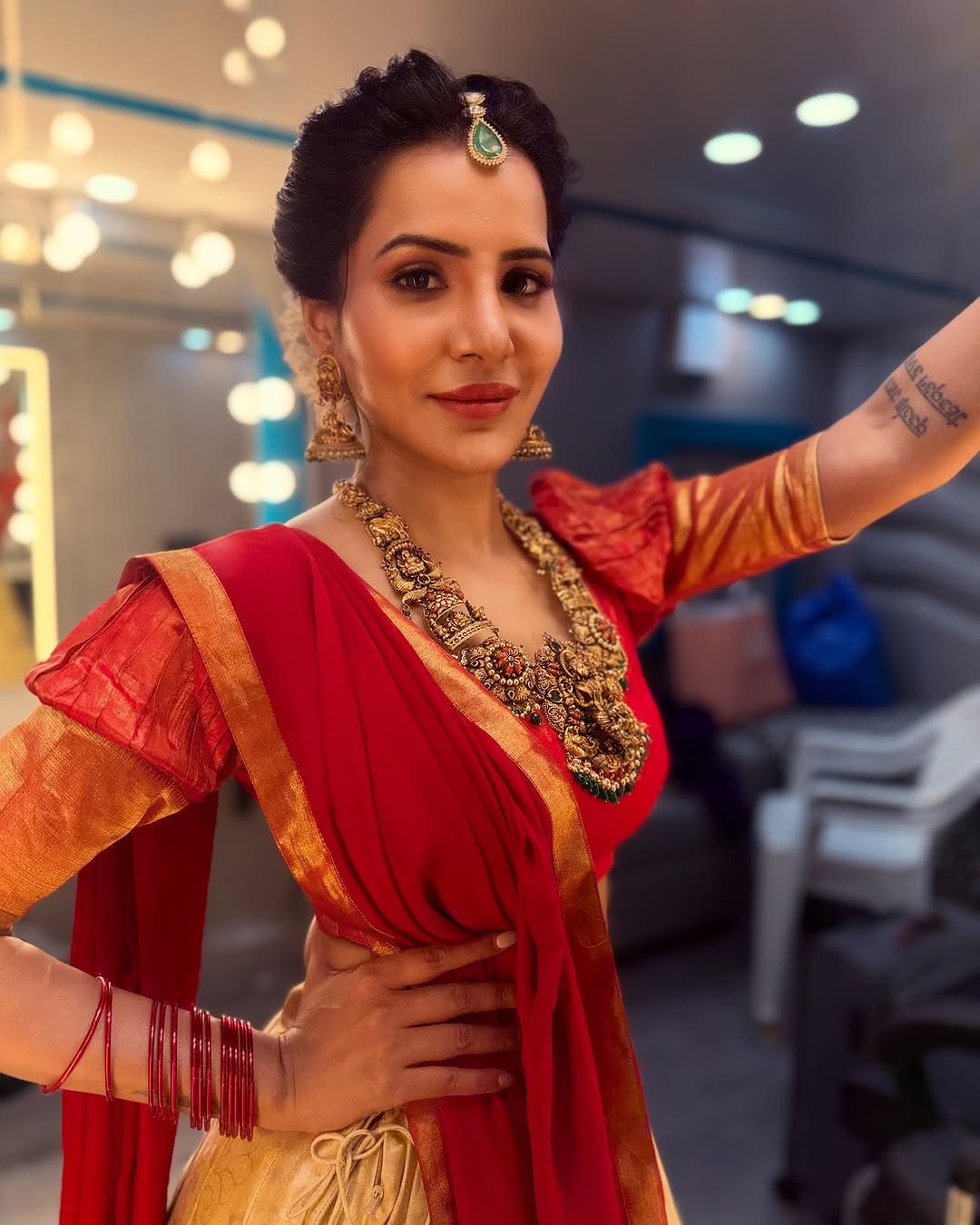Actress Ashu Reddy Photo Gallery