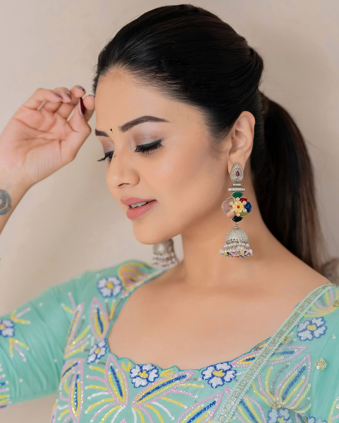 Sree Mukhi (Source: Instragram) Actress Sree Mukhi Photo Gallery