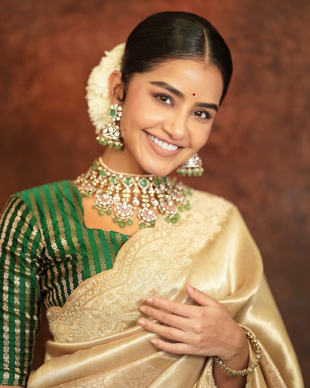 Anupama Parameswaran (Source: Instragram) Actress Anupama Parameswaran Photo Gallery