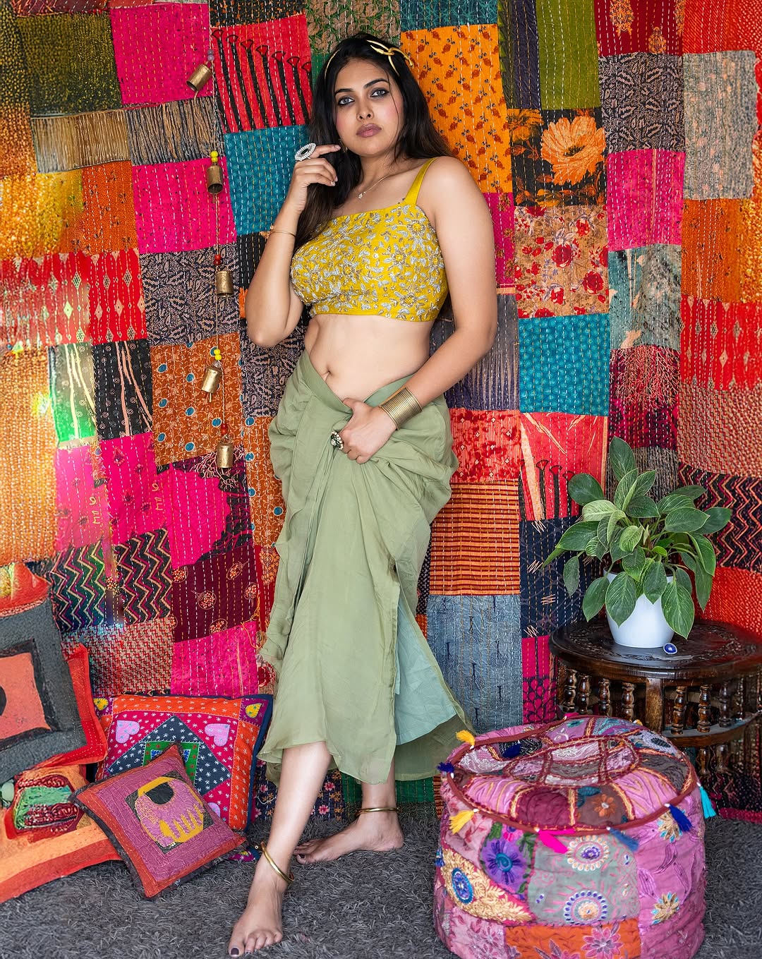 Actress Divi Vadthya Photo Gallery