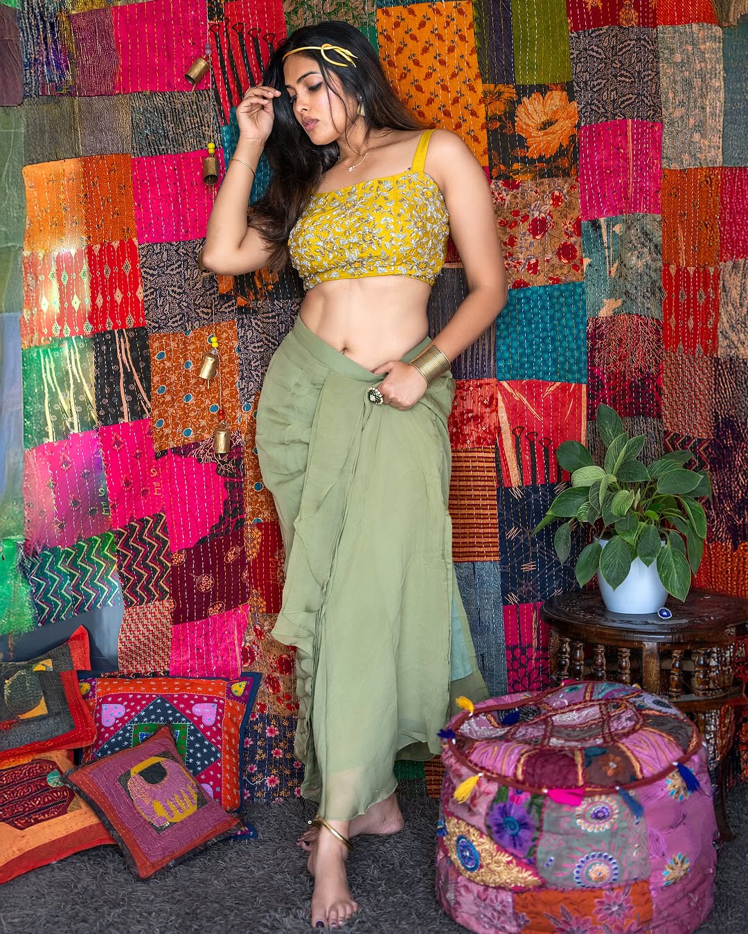 Actress Divi Vadthya Photo Gallery