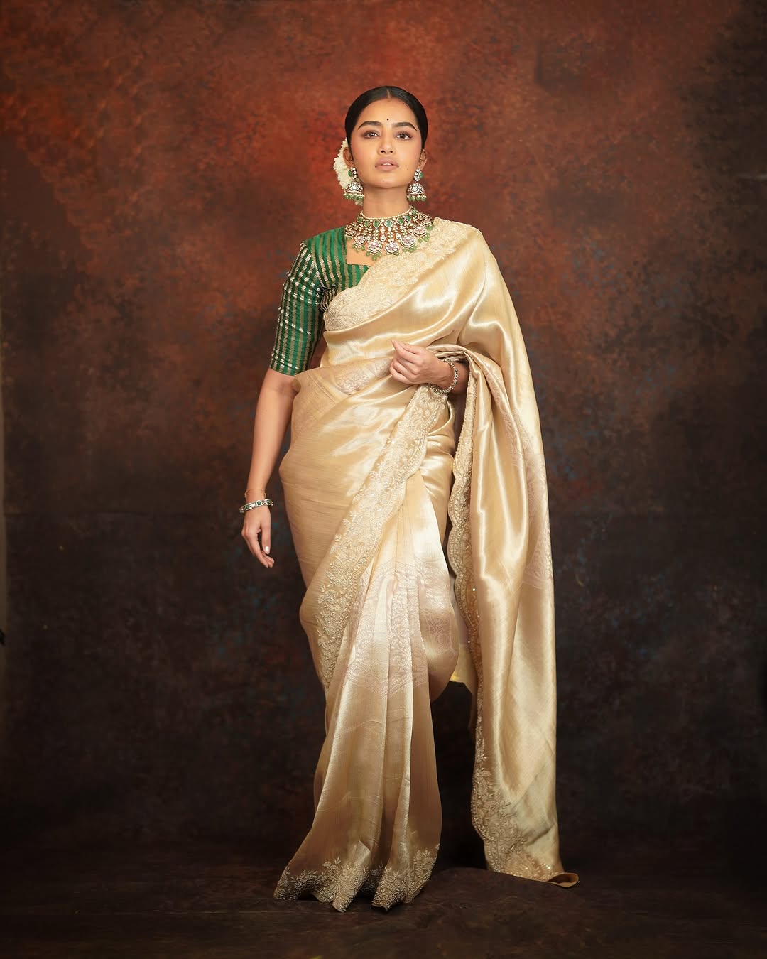 Anupama Parameswaran (Source: Instragram) Actress Anupama Parameswaran Photo Gallery