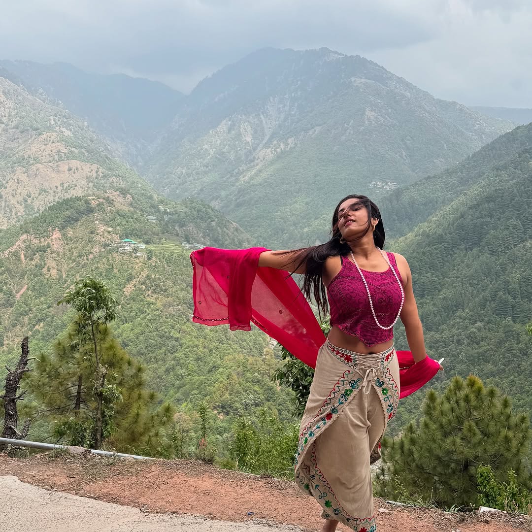 Actress Vishnupriya Photo Gallery