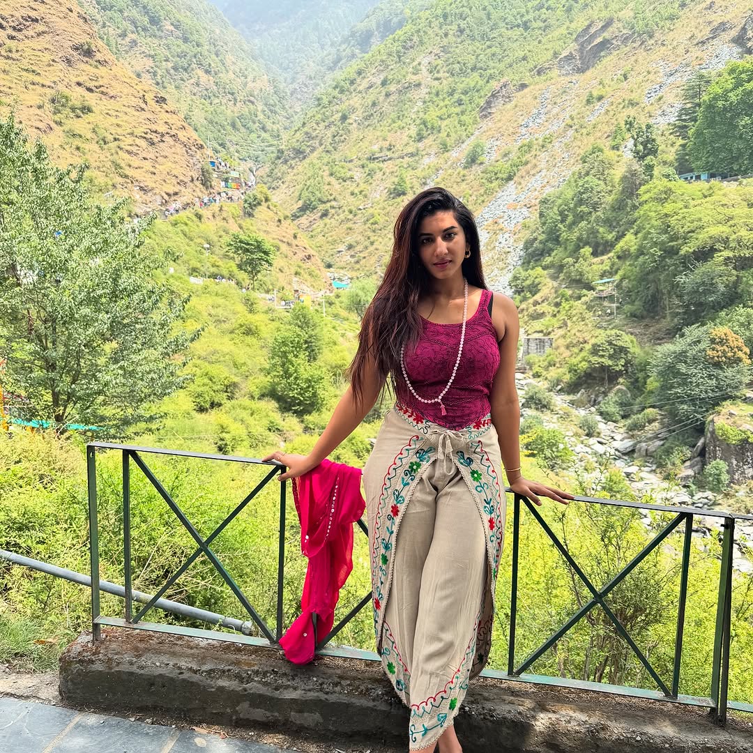 Actress Vishnupriya Photo Gallery