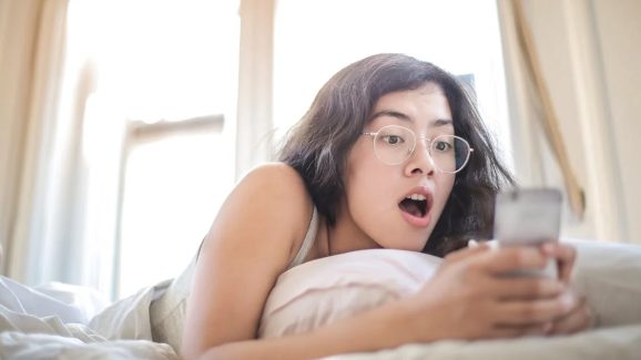 Sleeplessness: టీనేజ్ అమ్మాయిలు అందుకే నిద్రపోవడం లేదట.. అధ్యయనాలు ఏం చెప్తున్నాయో చూడండి