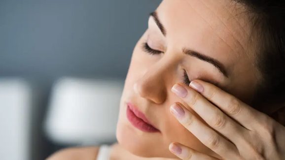 Twitching Eyes: కళ్లు ఎందుకు అదురుతాయో తెలుసా..?