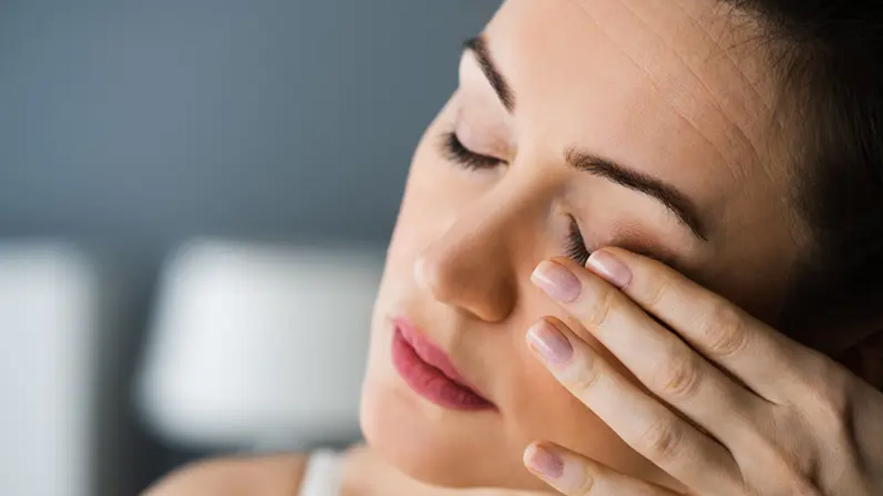 Twitching Eyes: కళ్లు ఎందుకు అదురుతాయో తెలుసా..?