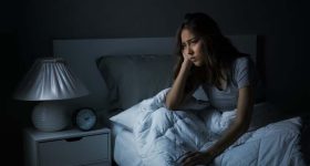 Sleeplessness: చిన్న వయసులోనే నిద్రలేమి సమస్యలా..? ఇలా చేస్తే సింపుల్‌గా చెక్ పెట్టొచ్చు