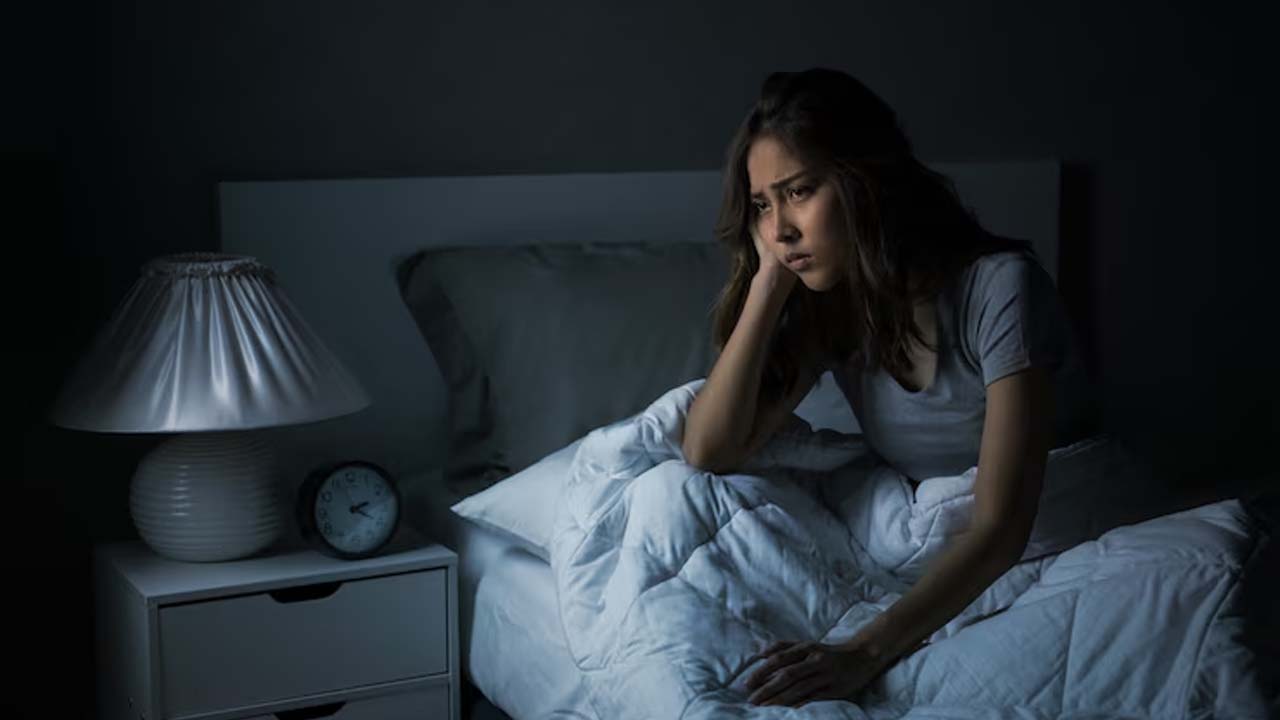 Sleeplessness: చిన్న వయసులోనే నిద్రలేమి సమస్యలా..? ఇలా చేస్తే సింపుల్‌గా చెక్ పెట్టొచ్చు