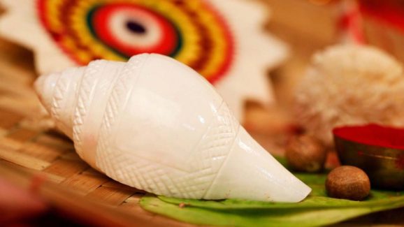 Conch Shell: పూజ చేసేటప్పుడు శంఖం ఎందుకు ఊదుతారు ?
