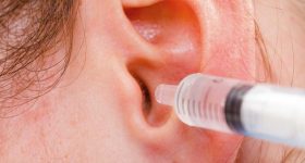 Ear Problems: చెవులు శుభ్రంగా లేకుంటే చెవుడు వస్తుందట..! మరి క్లీన్ చేసుకోవడమెలా?