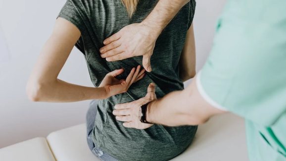Back Pain: ఒత్తిడి వల్ల కూడా వెన్ను నొప్పి వస్తుందా..? దీన్ని తగ్గించుకోవాలంటే ఏం చేయాలి?
