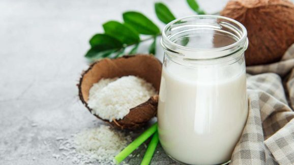 Coconut Milk: కొబ్బరి పాలు తాగితే.. మతిపోయే లాభాలు !