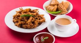 Tea: టీతో పాటు వీటిని తింటే.. విషంతో సమానం తెలుసా ?