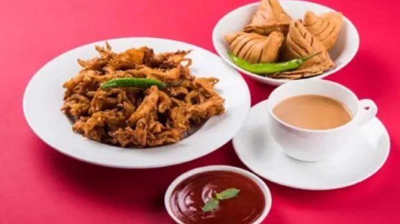 Tea: టీతో పాటు వీటిని తింటే.. విషంతో సమానం తెలుసా ?