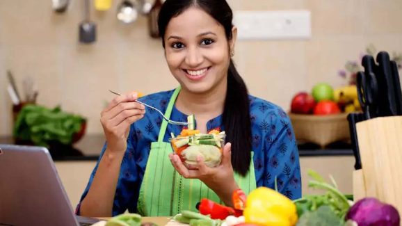 Hormonal Imbalance: హార్మోన్ల అసమతుల్యతకు కారణాలు.. తినాల్సిన పదార్థాలు  !