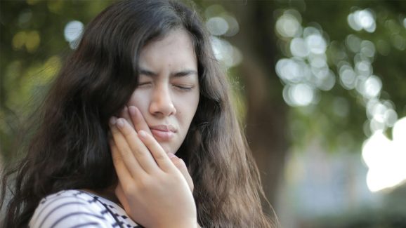Toothache: క్యావిటీస్ లేకపోయినా పన్ను నొప్పి వస్తుందా? లైట్ తీసుకుంటే అంతే..