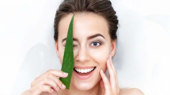 Aloe Vera For Skin: అలోవెరాలో ఈ ఒక్కటి కలిపి వాడితే.. మొటిమలు మాయం
