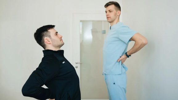Back Pain: వెన్ను నొప్పితో విసిగిపోయారా..? ఈ సంపుల్ టిప్స్‌తో చెక్ పెట్టండి..
