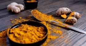 Turmeric Side Effects: యాంటీ బాక్టీరియల్ గుణాలు ఉన్నాయని పసుపును అతిగా వాడేస్తున్నారా..? ఒక్క నిమిషం ఆగండి..