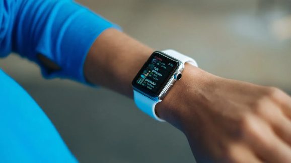 Smart Watch: స్టైల్‌గా కనిపించాలని స్మార్ట్ వాచ్ పెట్టుకుంటున్నారా? ఎన్ని సైడ్ ఎఫెక్ట్స్ వస్తాయో తెలుసా?