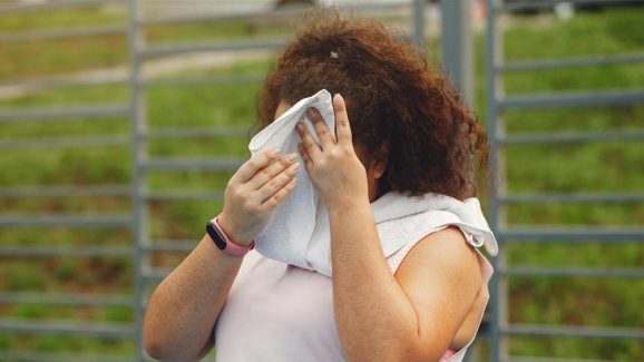 Body Overheat: శరీరంలో వేడిని తగ్గించుకోవాలంటే ఏం చేయాలో తెల్సా..? ఒకసారి ఈ టిప్స్ ట్రై చేస్తే అంతా సెట్..!