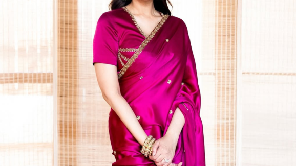 Aditi Rao Hydari : శారీలో అదితి ట్రెడిషినల్ లుక్ అదిరింది.. ఎంత అందంగా ఉందో..