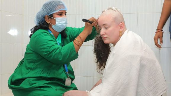 Anna Lezhneva: శ్రీవారికి తలనీలాలు సమర్పించిన అన్నా లెజ్ నేవా