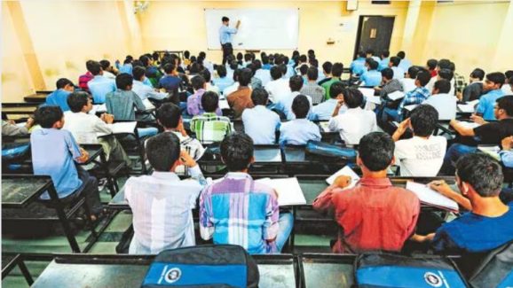 Coaching Centres: కోచింగ్ సెంటర్లపై ఉక్కుపాదం.. ఆపై కేంద్రం కొరడా