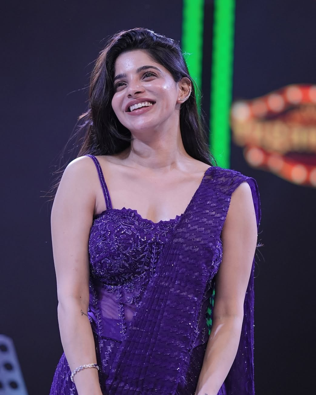 Divya Bharathi : చీరలో ముద్దుగుమ్మ గ్లామర్ ట్రీట్‌కు కుర్రకారకు ఫిదా.. ఎంత క్యూట్ గా ఉందో..
