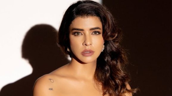 Manchu Lakshmi: కుటుంబంలో గొడవలు.. నేను సైలెంట్ గా ఉండడానికి కారణం అదే