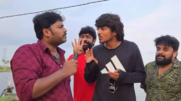 Godari Gattupaina: టైటిల్ కాపీ కొట్టి మరీ ప్రమోషన్స్ చేస్తున్నారు.. అరెరె ఈ ఐడియా ఏదో బాగుందే.! Godari Gattupaina: టైటిల్ కాపీ కొట్టి మరీ ప్రమోషన్స్ చేస్తున్నారు.. అరెరె ఈ ఐడియా ఏదో బాగుందే.!