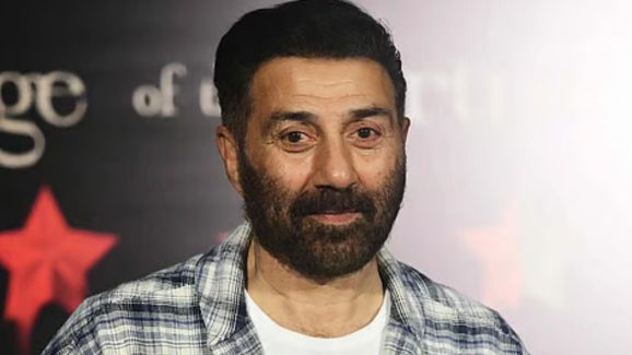 Sunny Deol: కథలో వేలు పెట్టి.. సినిమాను నాశనం చేస్తున్నారు.. బాలీవుడ్ పరిస్థితి ఇది అంటున్న హీరో