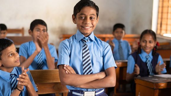 Government School: నాన్న.. ప్లీజ్ మా హోమ్ వర్క్ చూడండి.. పాపం ఈ పిల్లల ఆవేదన చూడండి..