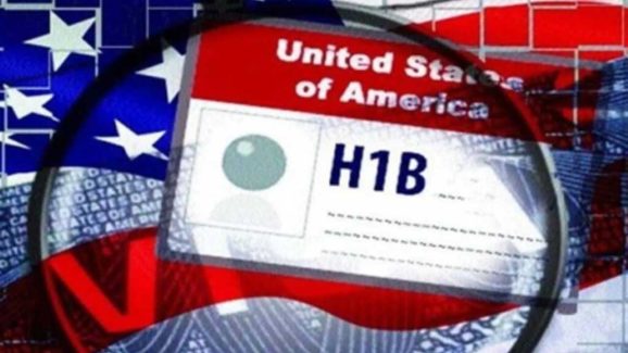 H1B visa Alert : దేశం విడిచి పెట్టి వెళ్లొద్దు.. హెచ్‌1బీ వీసాదారులకు హెచ్చరిక